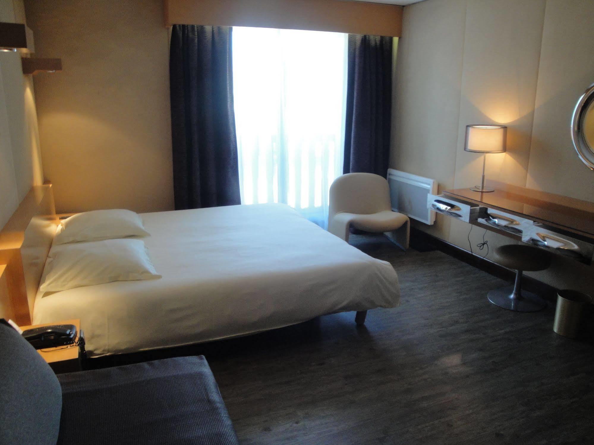 Amiraute Hotel Golf Deauville Touques Zewnętrze zdjęcie