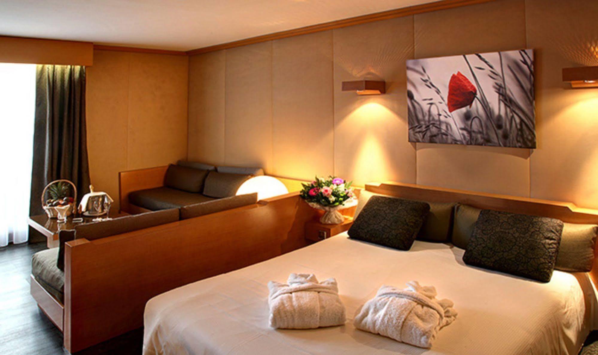 Amiraute Hotel Golf Deauville Touques Zewnętrze zdjęcie
