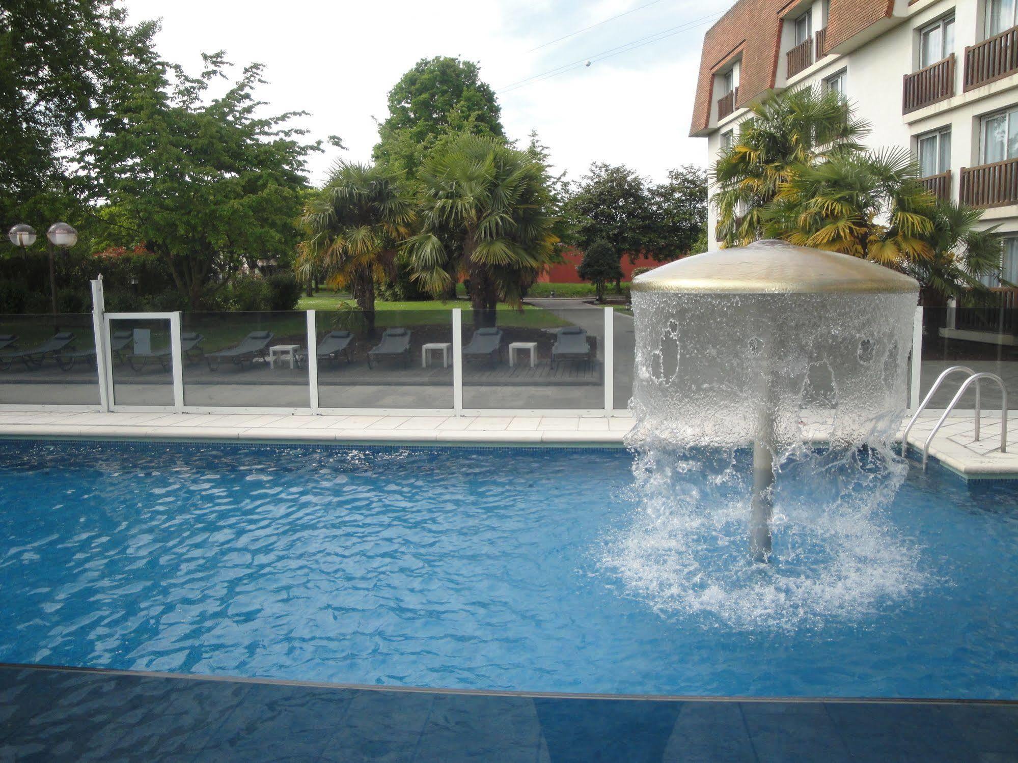 Amiraute Hotel Golf Deauville Touques Zewnętrze zdjęcie