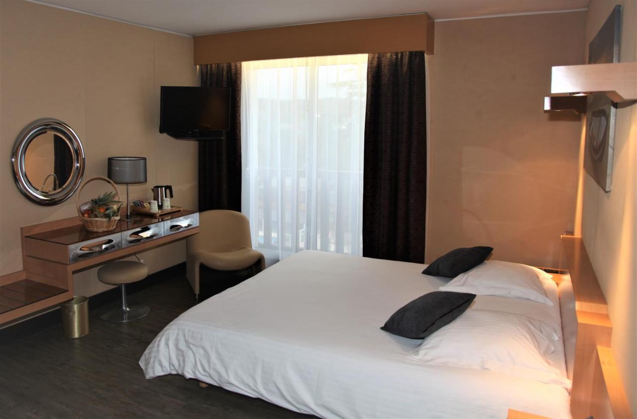 Amiraute Hotel Golf Deauville Touques Zewnętrze zdjęcie